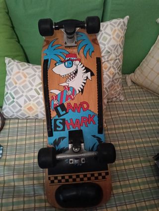 Monopatín Kapaxko con dibujo de tiburón