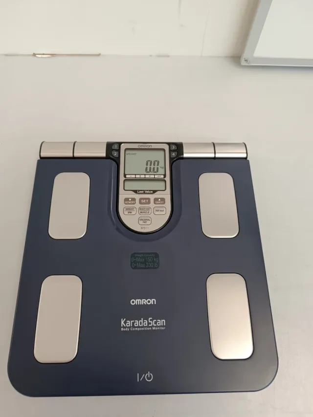 Monitore OMRON BF511 per la composizione corporea C4Y9468