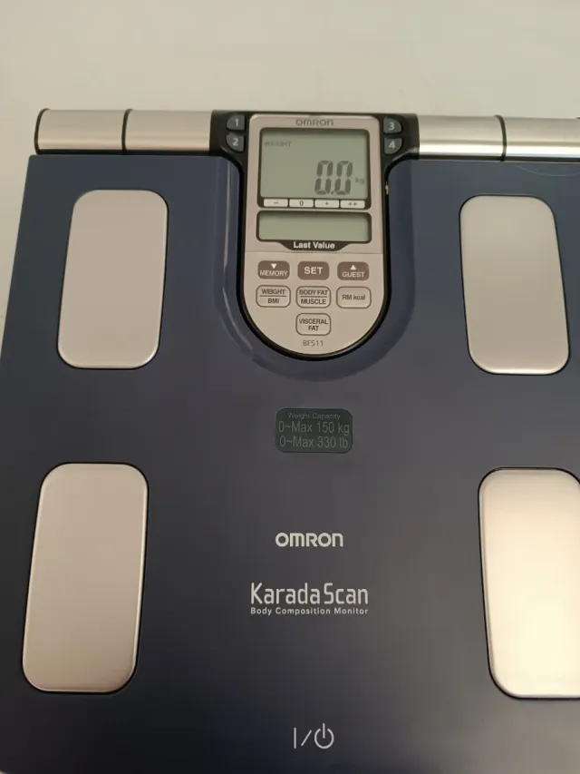 Monitore OMRON BF511 per la composizione corporea C4Y9468