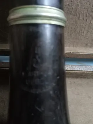 Clarinete con estuche muy antiguo