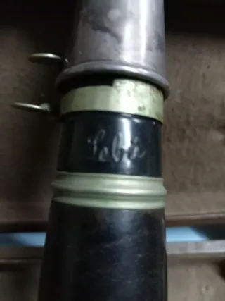 Clarinete con estuche muy antiguo