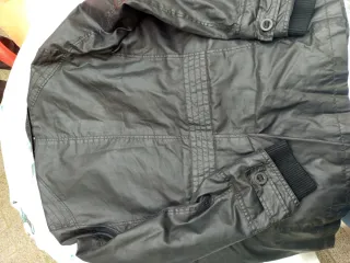 Chaqueta polipiel mujer negra