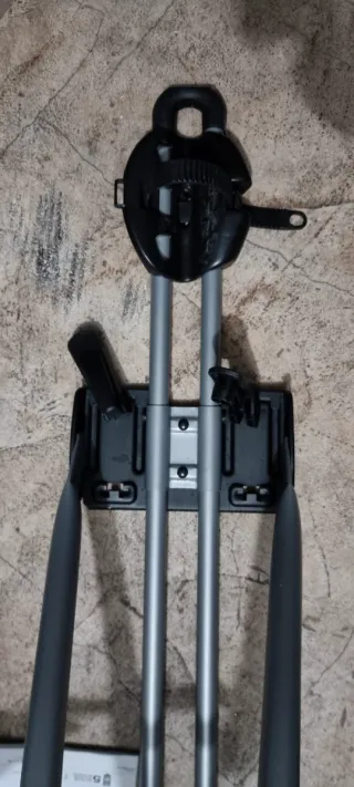 Portabicicletas para barras de coche marca cruz