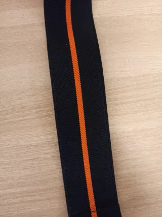 Bretelle blu con strisce arancioni