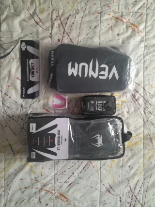 Kit Boxeo Venum Guantes y Vendas