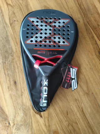 Pala de pádel Nox AT10 18k