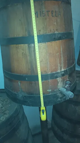 Barricas de roble con y sin grifo