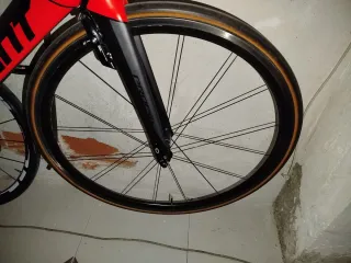 Rueda delantera carbono 893g