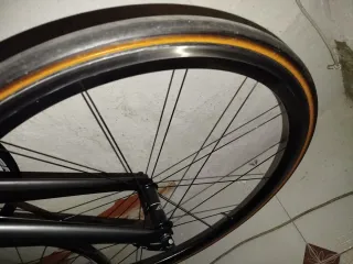 Rueda delantera carbono 893g