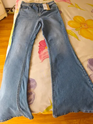 Pantalón vaquero Kiabi Flare Talla 40/L