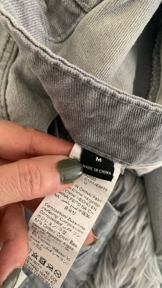 Vaqueros grises anchos