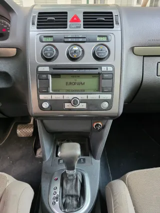 Volkswagen Touran Autm 2.0 TDi 140 cv. 5 plazas..