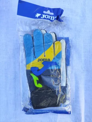 Guantes de portero Joma y espinilleras lotto.