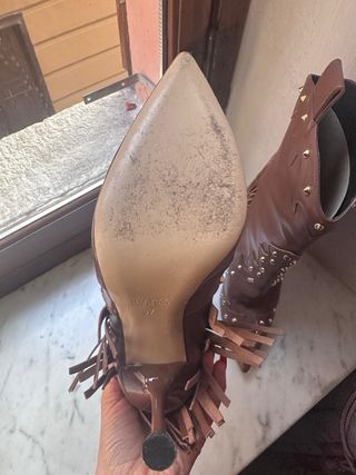 Stivali cowboy marroni con frange e borchie