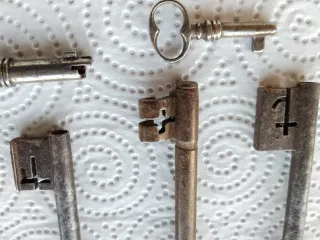 Antiche Chiavi Francesi