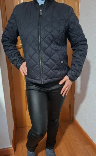 Chaqueta acolchada Massimo Dutti negra
