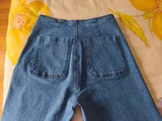 Pantalón vaquero campana Stradivarius T.38