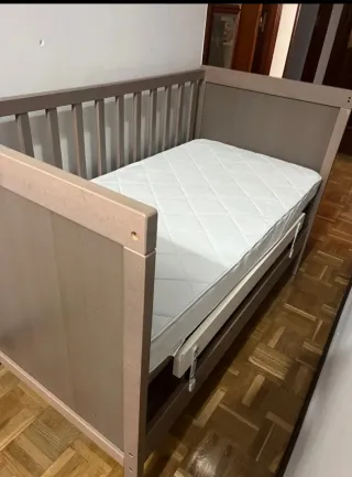 Cuna de bebé impecable