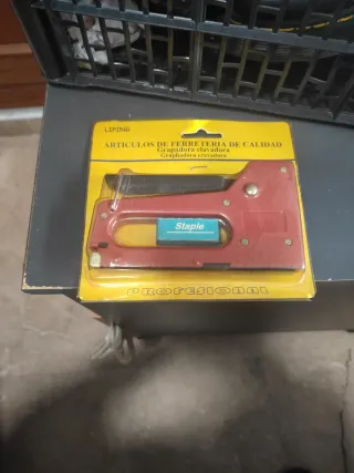 Grapadora Profesional LIPING Roja