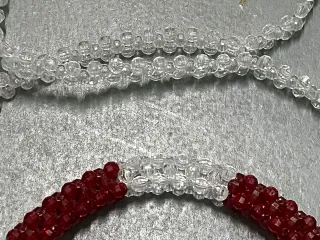 Bolso de mano de cuentas rojo y blanco