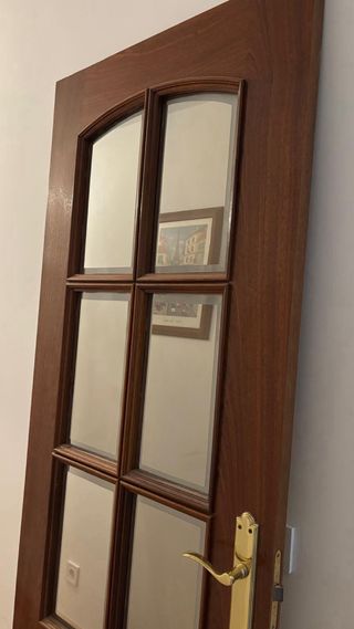 Puerta madera maciza con cristales