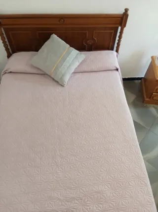 Cama Matrimonial Madera y Tela Rosa