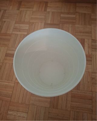 Cubo basura blanco plástico