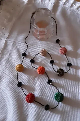 Collar de cuentas multicolor