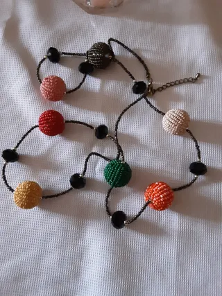 Collar de cuentas multicolor