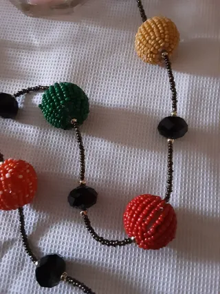 Collar de cuentas multicolor
