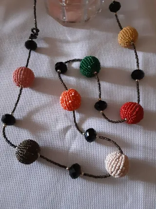 Collar de cuentas multicolor
