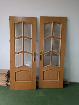 Puerta doble madera maciza con cristal