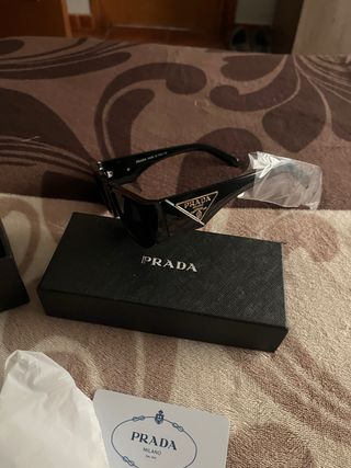 Gafas de sol Prada nuevas a estrenar