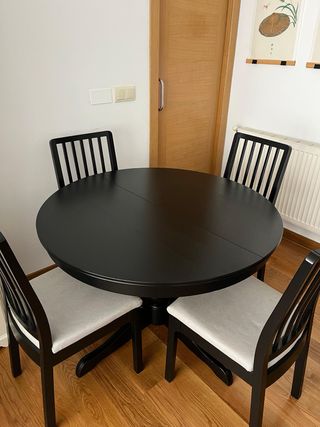 Mesa extensible redonda y 4 sillas