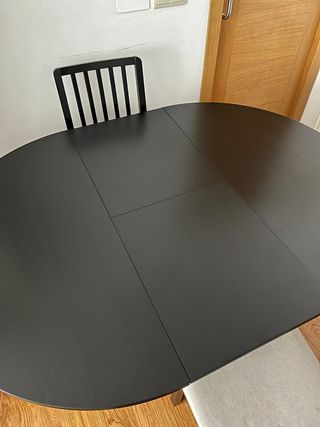 Mesa extensible redonda y 4 sillas