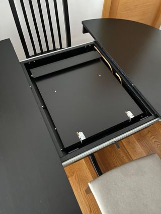 Mesa extensible redonda y 4 sillas