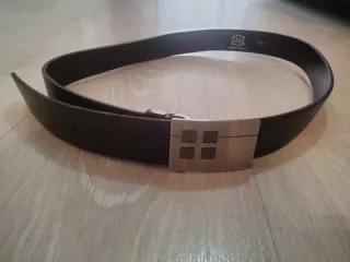 Traje azul oscuro elegante de categoria