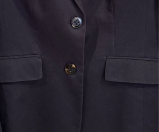 Americana mujer azul marino.