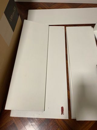 Estantería con cajonera de madera y blanco