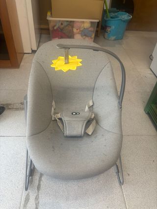 Mecedora de bebé gris