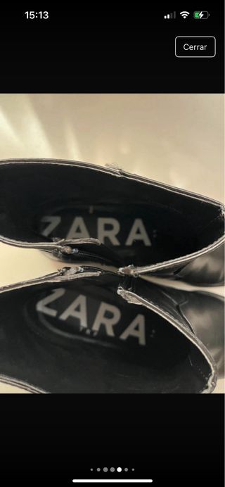 Botines negros con hebilla dorada