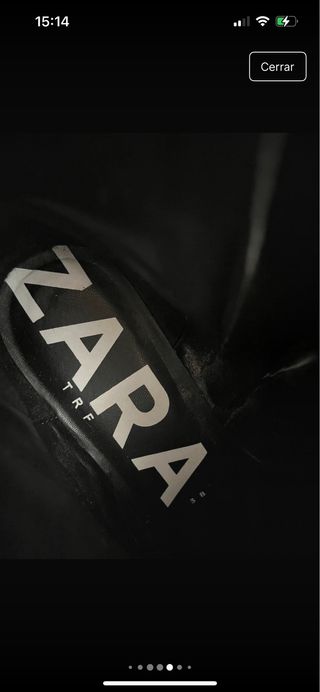 Botines negros con hebilla dorada