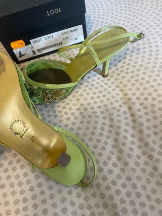 Zapatos de tacón Lodi verdes y dorados