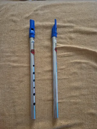 Txistu de latón y plástico azul