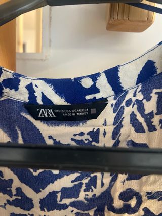 Vestido estampado azul y blanco