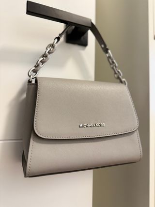 Bolso Michael Kors Gris . Bolso de mano o cruzado.