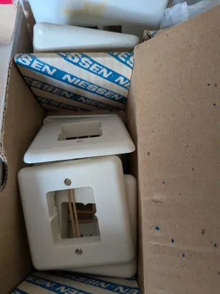 Lote elementos eléctricos antiguos Niessen y BJC