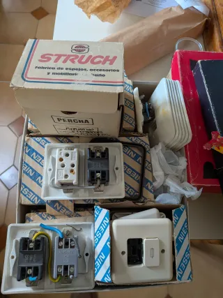 Lote elementos eléctricos antiguos Niessen y BJC