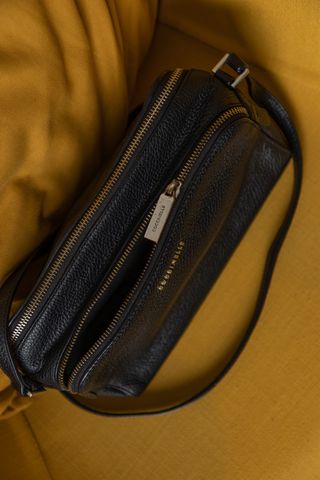 Bandolera Coccinelle cuero negra