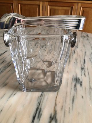 Cubeta cristal con pinzas y asas metálicas